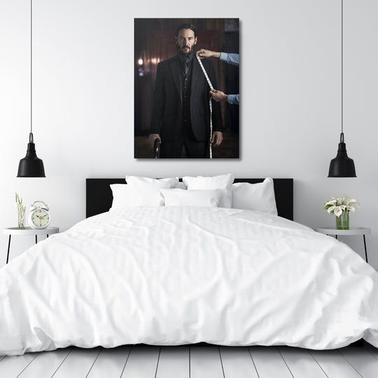 Obraz John Wick - Oblek na míru nad postelí.