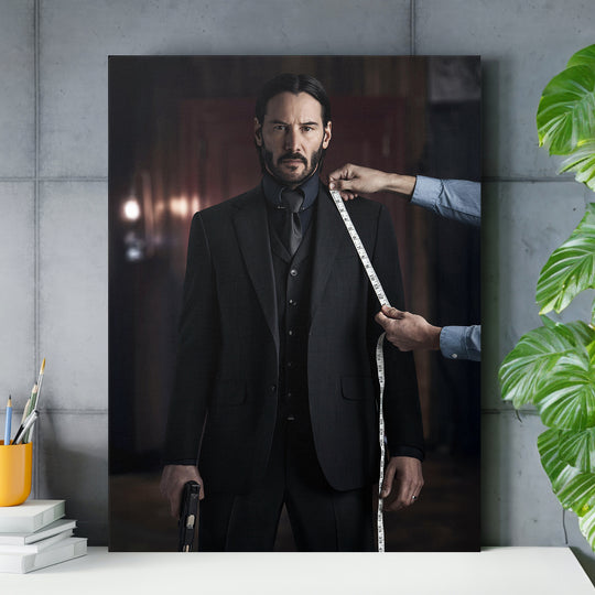 Obraz John Wick - Oblek na míru nad pracovním stolem.