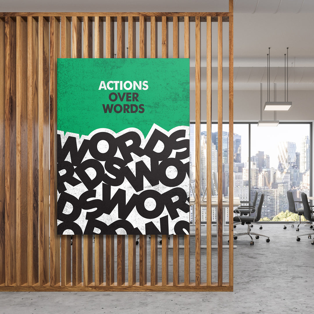 Motivační obraz - Actions Over Words na dřevěné stěně.
