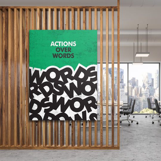 Motivační obraz - Actions Over Words na dřevěné stěně.