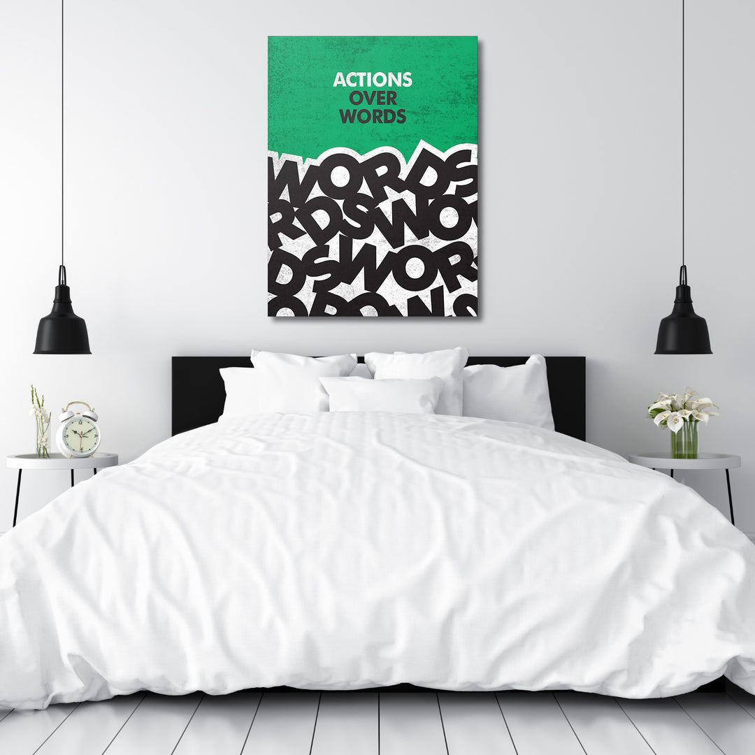 Motivační obraz - Actions Over Words nad postelí.