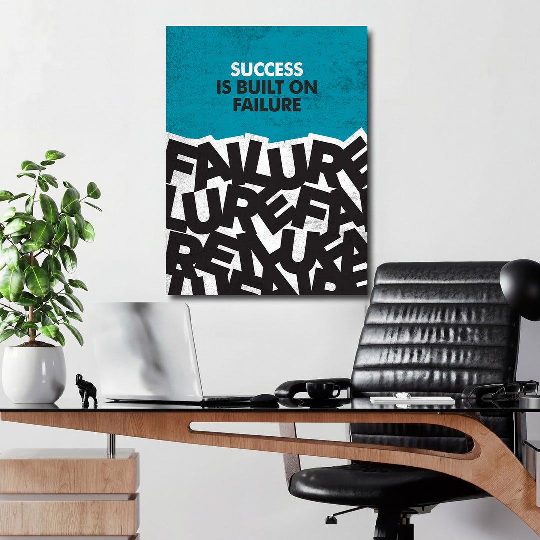 Motivační obraz - Success Is Built on Failure v kanceláři.