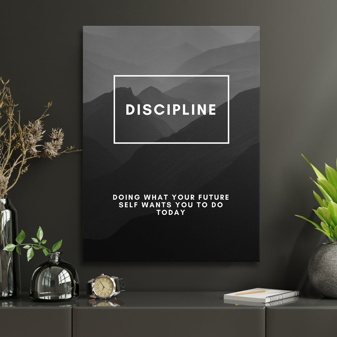 Motivační obraz Discipline - Horské vrstvy v interiéru s hodinami.