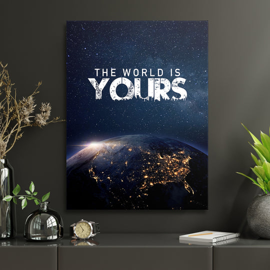 Motivační obraz - The World Is Yours v interiéru s hodinami.