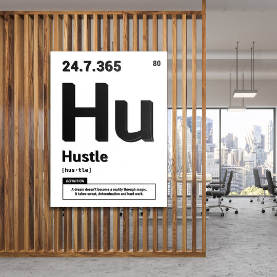 Motivační obraz Hustle - Bílá definice na dřevěné stěně.