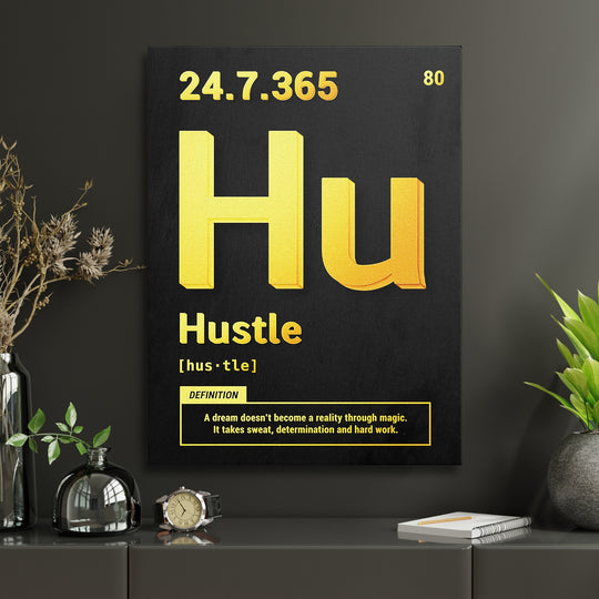 Motivační obraz Hustle - Žlutá definice v interiéru s hodinami.
