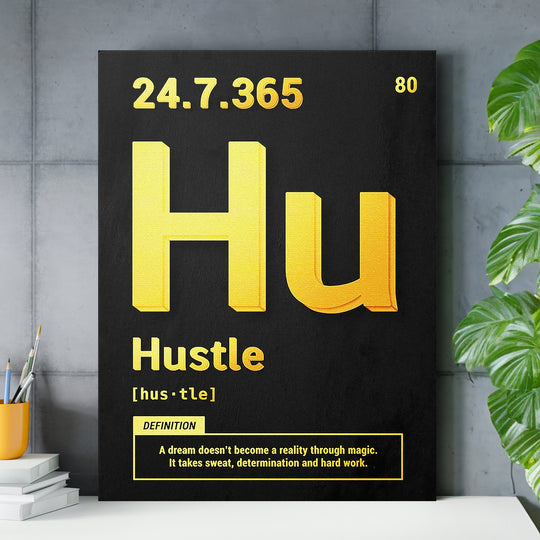 Motivační obraz Hustle - Žlutá definice nad pracovním stolem.