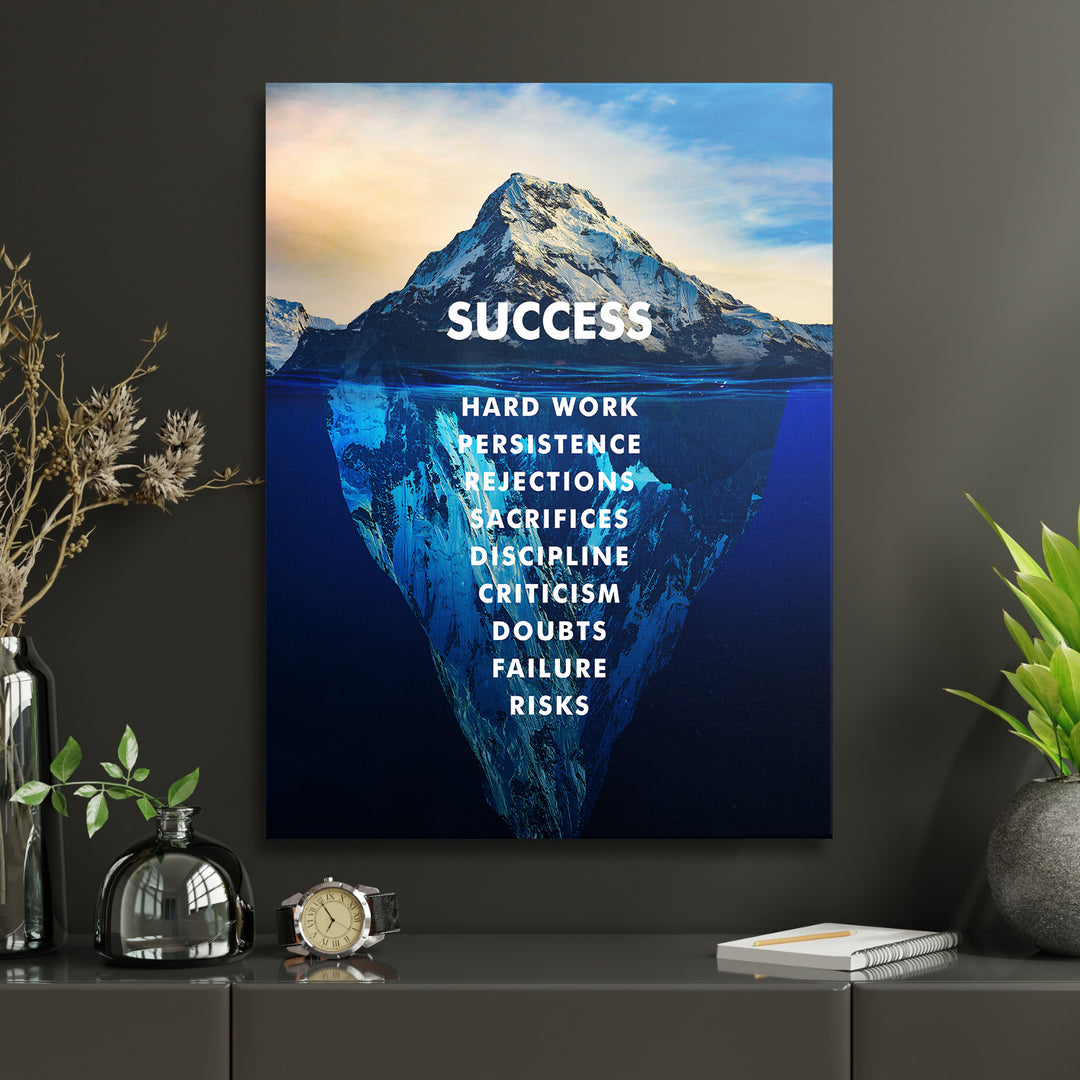 Motivační obraz Success - Skrytá masa ledu v interiéru s hodinami.