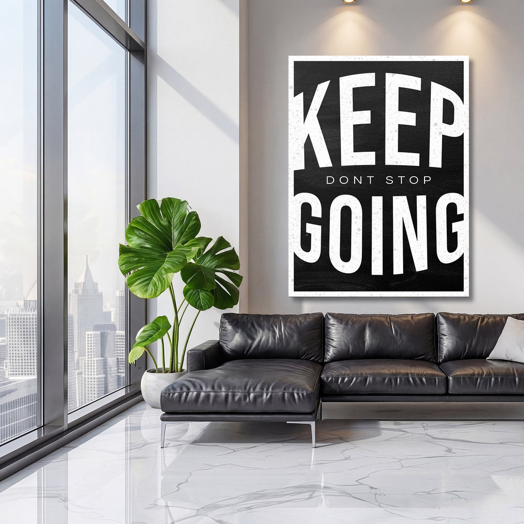 Motivační obraz Keep Going - Vintage typografie na velké stěně, třetí pohled.
