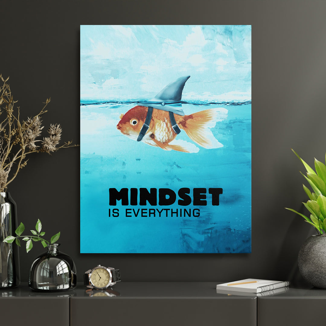 Motivační obraz - Mindset Is Everything v interiéru s hodinami.