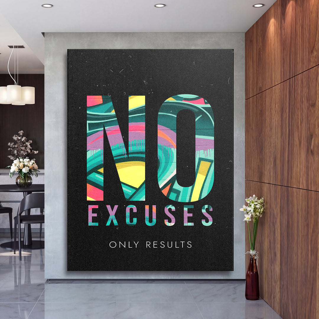 Motivační obraz - No Excuses Only Results na velké stěně, druhý pohled.
