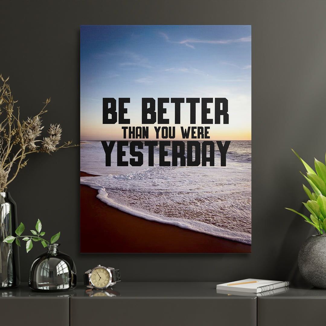 Motivační obraz - Be Better Than Yesterday v interiéru s hodinami.