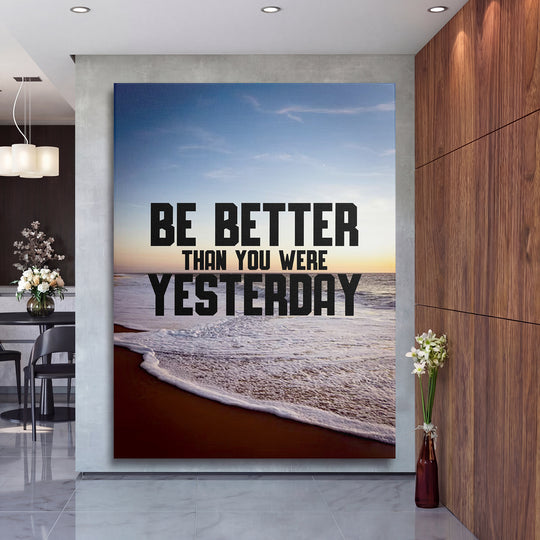 Motivační obraz - Be Better Than Yesterday na velké stěně, druhý pohled.