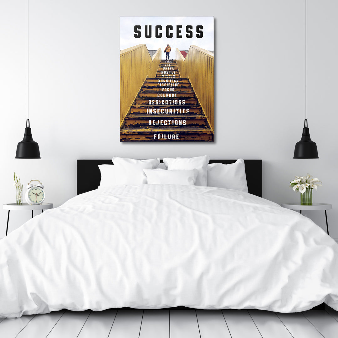 Motivační obraz Success - Žluté schodiště nad postelí.