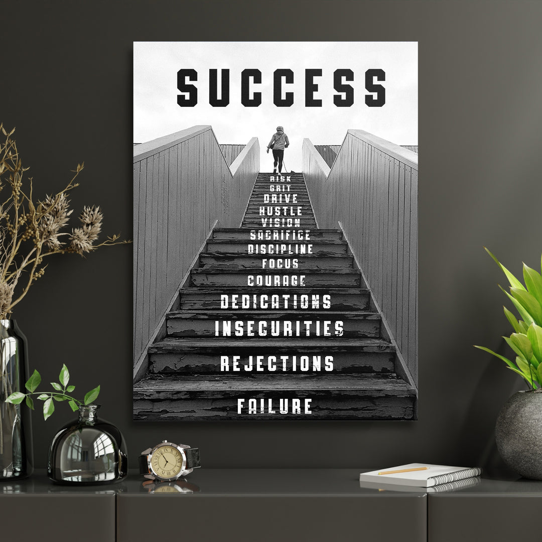 Motivační obraz Success - Černobílé schody v interiéru s hodinami.