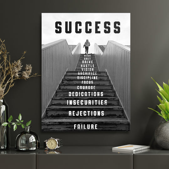Motivační obraz Success - Černobílé schody v interiéru s hodinami.