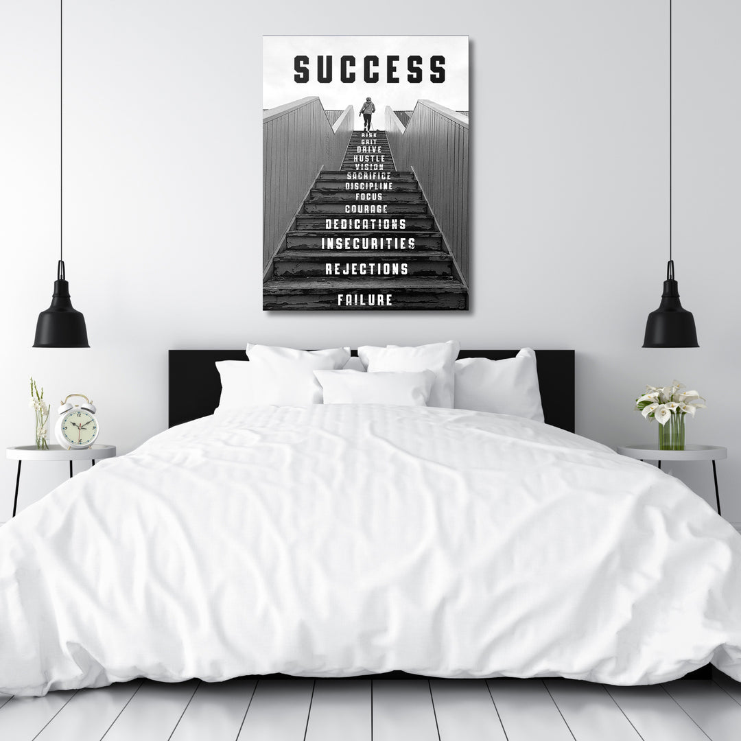 Motivační obraz Success - Černobílé schody nad postelí.