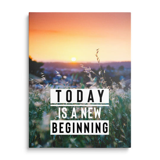 Divoké traviny a modravé kopce při oranžovozlatém západu slunce, tři černobílé pásy s textem Today Is a New Beginning.