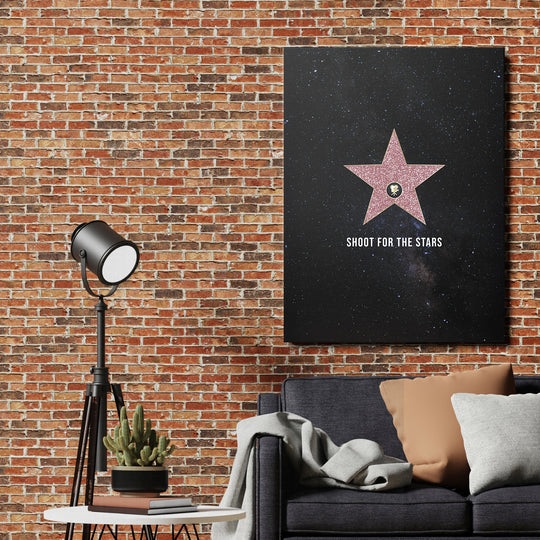 Motivační obraz - Shoot for the Stars na cihlové zdi.