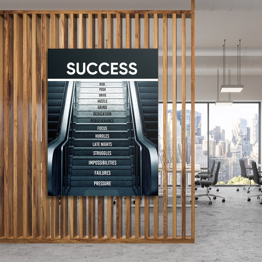 Motivační obraz Success - Dvě cesty vzhůru na dřevěné stěně.