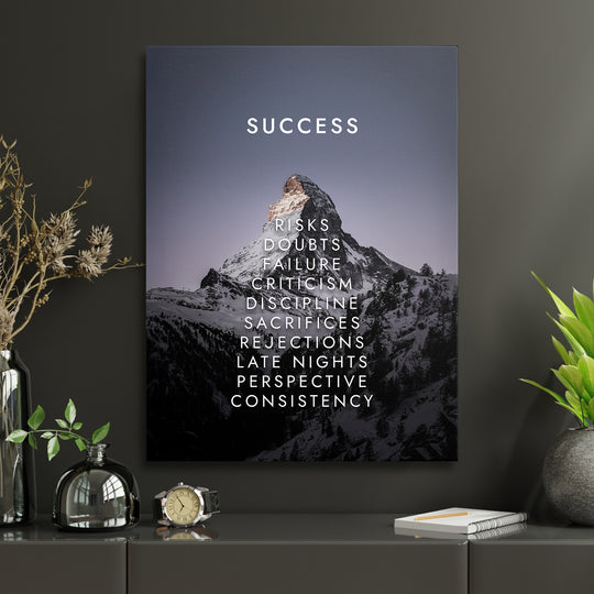 Motivační obraz Success - Matterhorn v interiéru s hodinami.