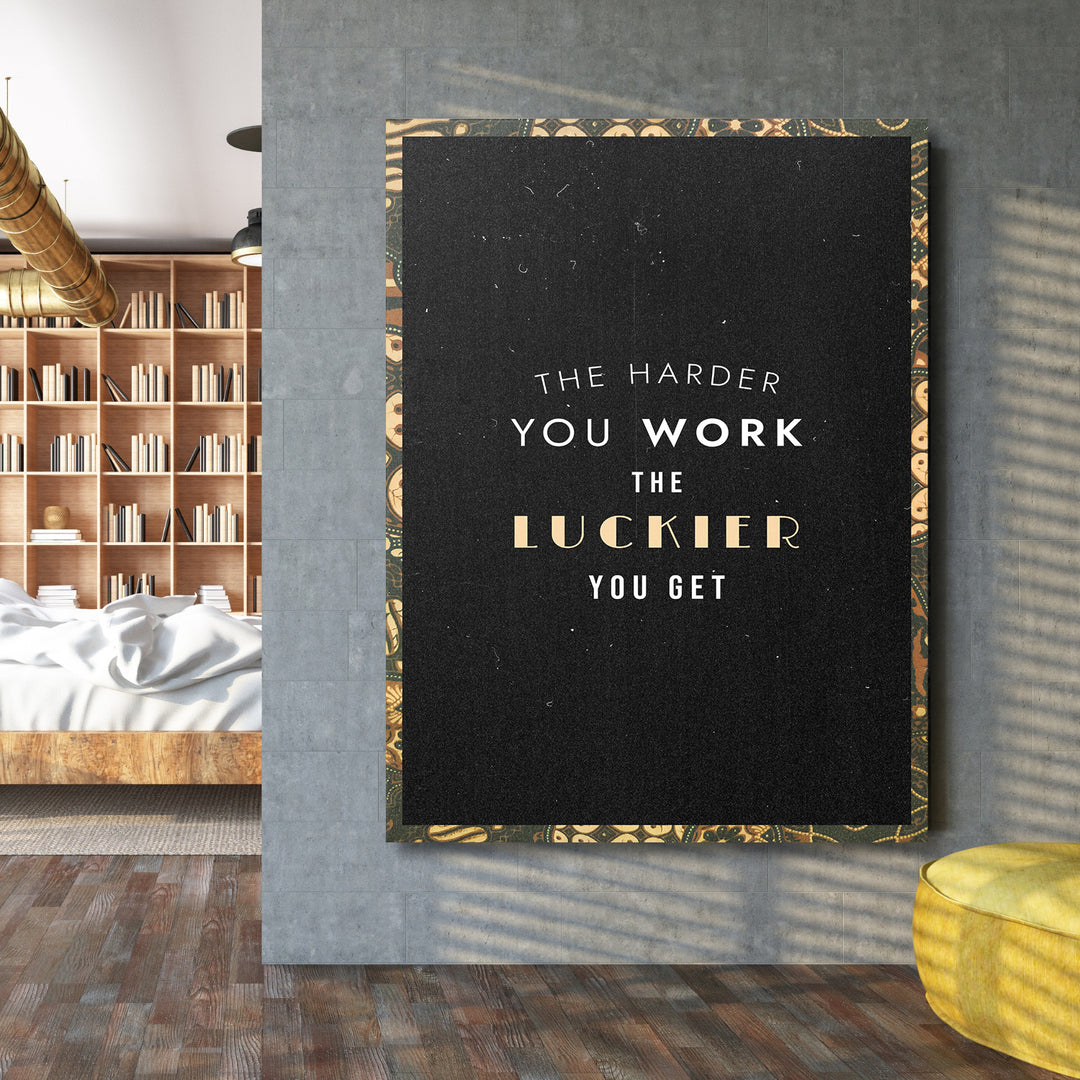 Motivační obraz - The Harder You Work na velké stěně.