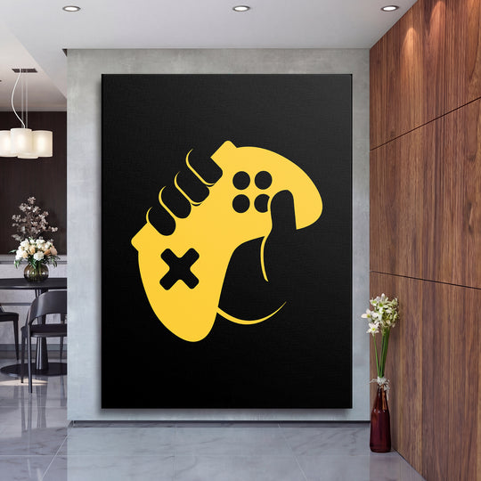 Herní obraz - Žlutá teniska a gamepad na velké stěně, druhý pohled.