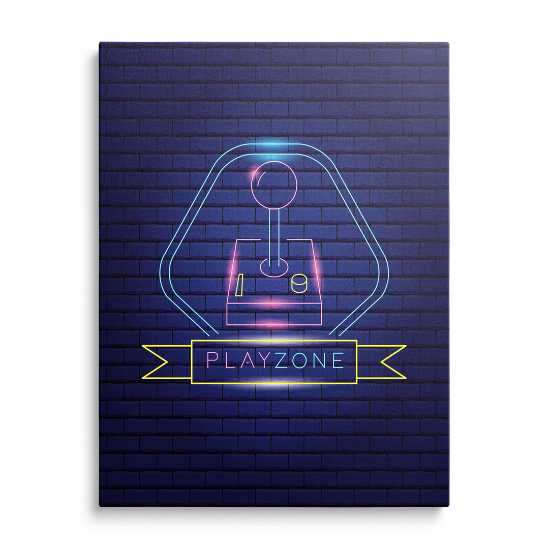 Neonový arkádový joystick s tlačítky uvnitř obrysu automatu, žlutá stuha Playzone a tmavě modré cihlové pozadí.