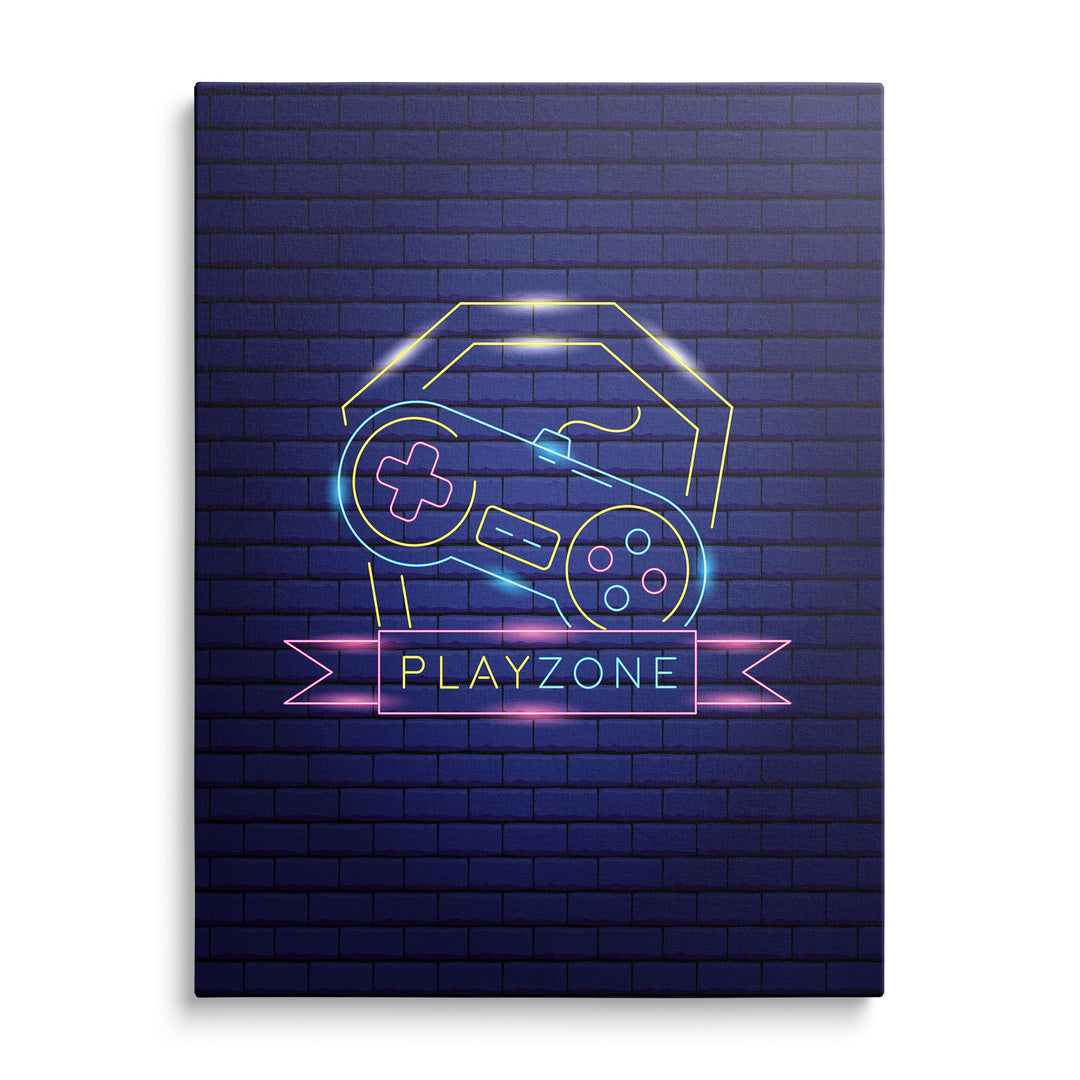 Neonový gamepad s křížovým ovladačem a čtyřmi tlačítky, obrys arkádového automatu a stuha Playzone na modrých cihlách.