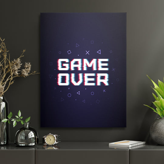 Herní obraz Game Over - Glitch v interiéru s hodinami.