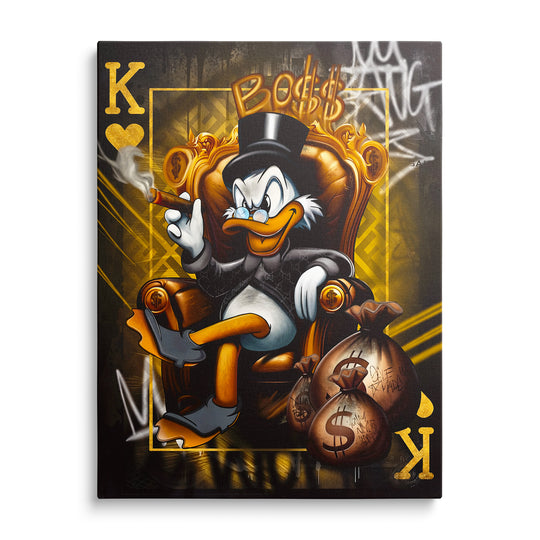 Kačer Skrblík s doutníkem na zlatém trůnu mezi pytli peněz, černozlaté graffiti a symbol srdcového krále.