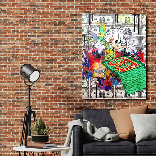 Pop art obraz na plátně s kačerem, dolarovými bankovkami a pizzou v industriálním obýváku