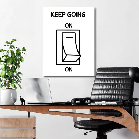 Motivační obraz na zeď s minimalistickou ikonou vypínače a nápisem Keep Going On v moderní kanceláři