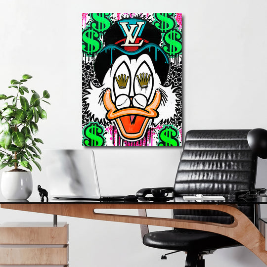 Motivační pop art obraz na plátně s Kačerem Skrblíkem a zelenými dolarovými symboly v kanceláři