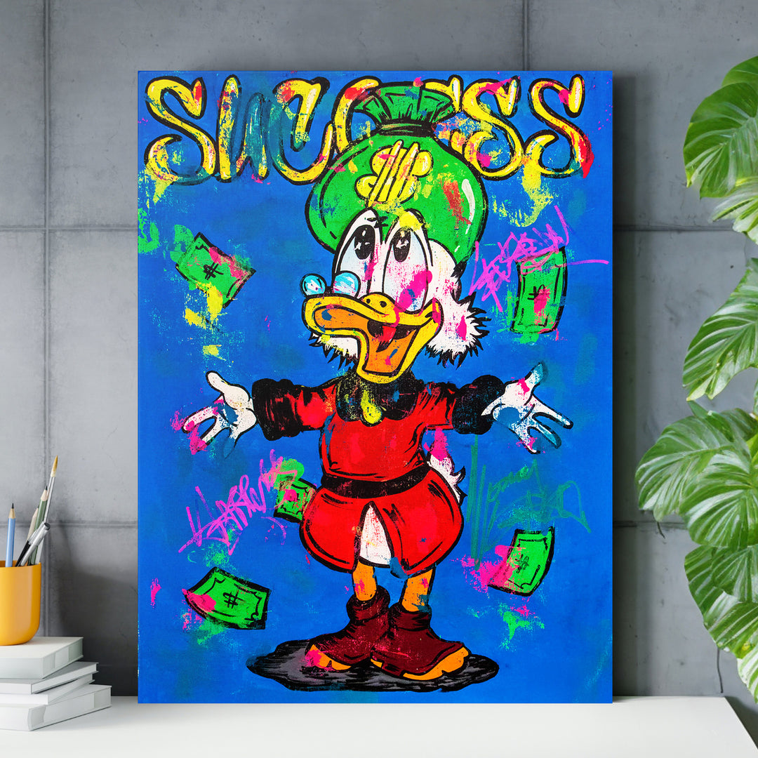 Motivační obraz na plátně s pop art kačerem, graffiti prvky a motivem peněz v moderní pracovně