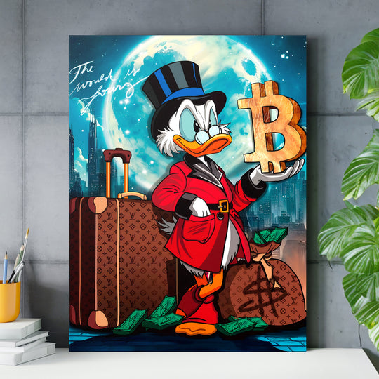 Motivační pop art obraz na zeď s kachnou v cylindru držící bitcoin nad luxusními kufry na betonové stěně