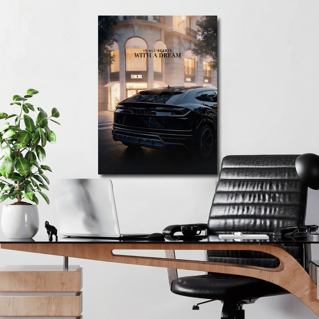 Luxusní obraz na plátně s černým Lamborghini před butikem Dior a motivačním citátem v minimalistické kanceláři
