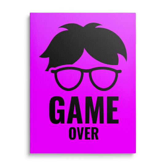 Černý nápis Game Over a silueta na růžovém pozadí