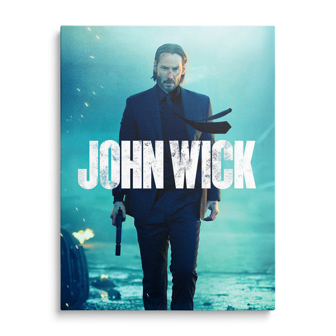 John Wick na mokré ulici v modré mlze s názvem filmu na obraze