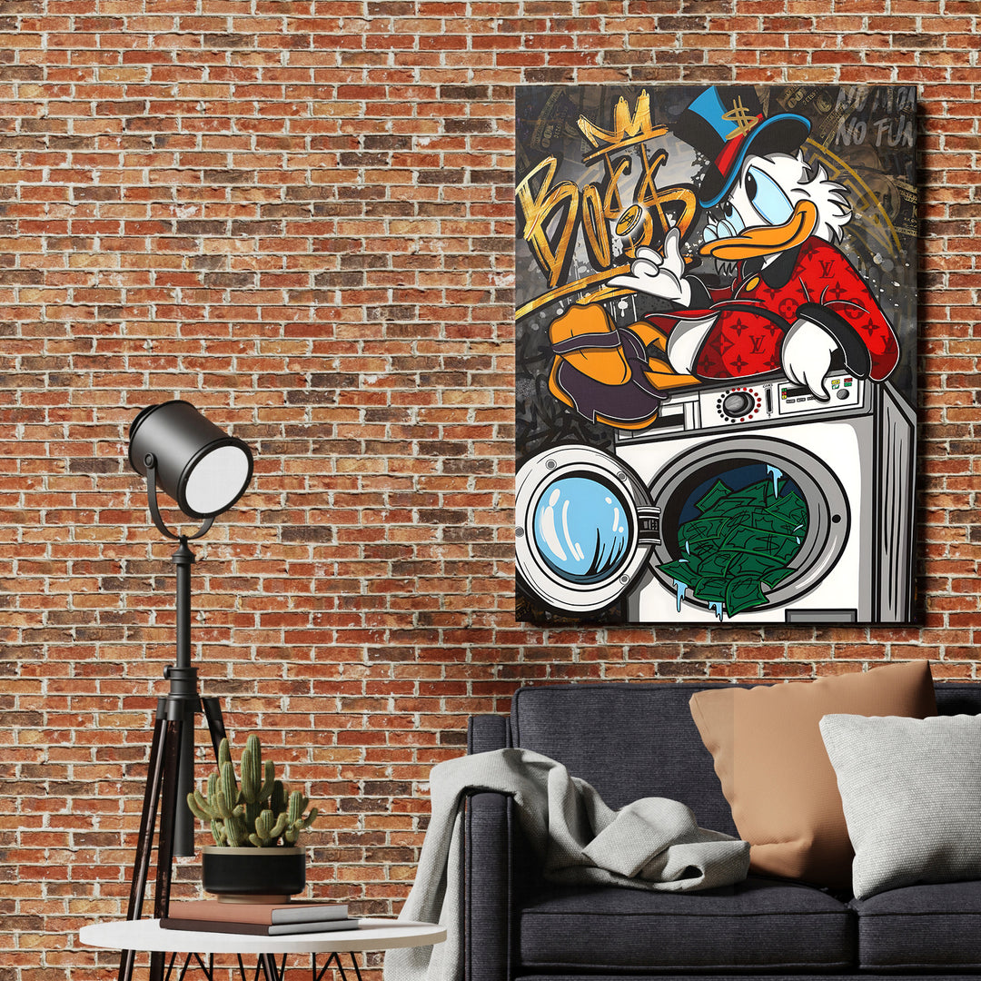 Motivační obraz Donald Duck v pračce plné peněz na cihlové stěně.