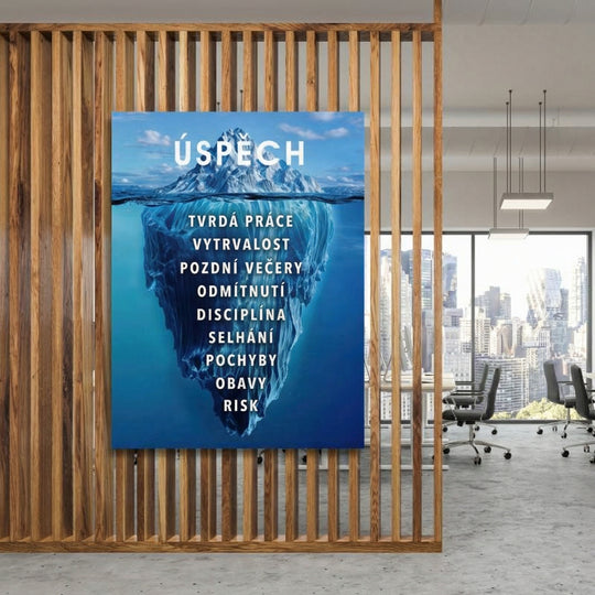 Motivační obraz na plátně do kanceláře s ilustrací ledovce pod hladinou a českým citátem o úspěchu