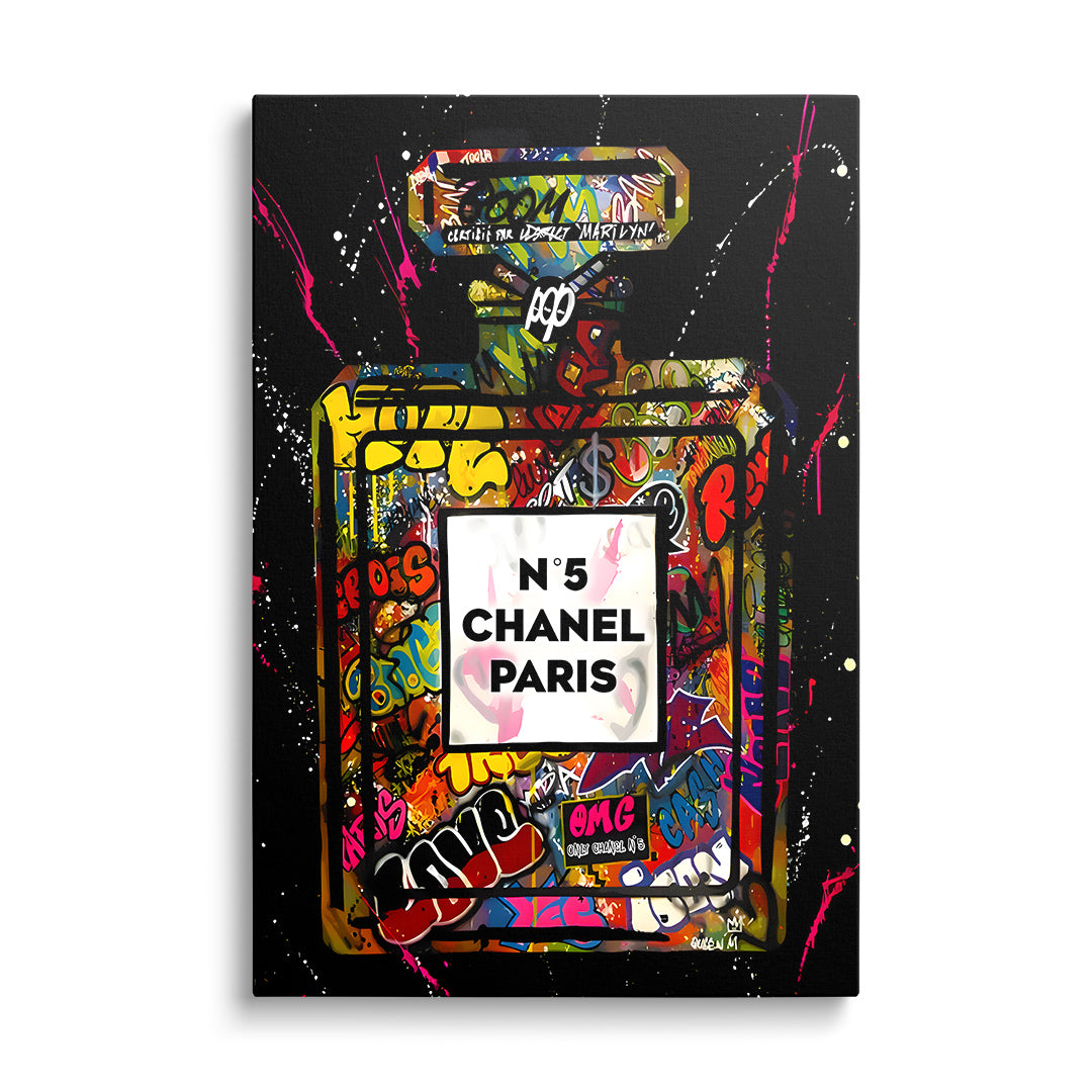 Luxusní pop art obraz na plátně s graffiti siluetou parfému v zářivých barvách, čelní pohled