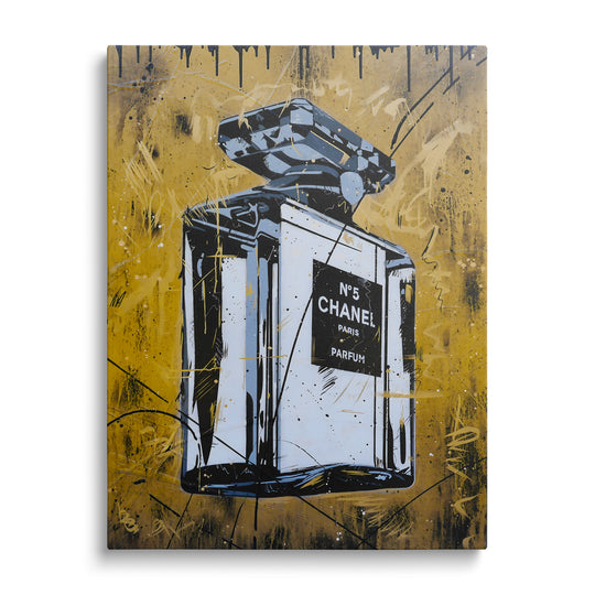 Luxusní pop art obraz na plátně s ikonickou parfémovou lahvičkou a zlatými graffiti ve frontálním pohledu