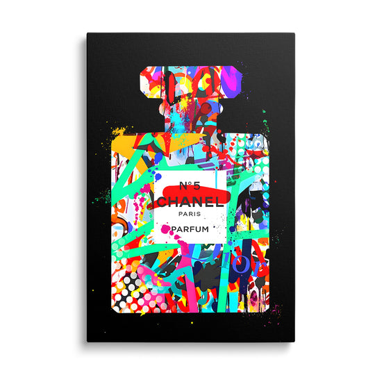Pop art obraz na plátně s barevnou koláží parfémové lahvičky na černém kontrastním pozadí