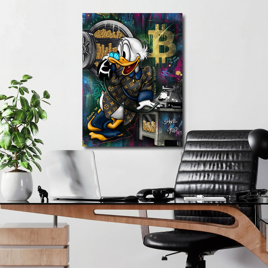 Pop art motivační obraz na zeď s Kačerem Skrblíkem u trezoru plného zlaťáků a bitcoin graffiti v kanceláři