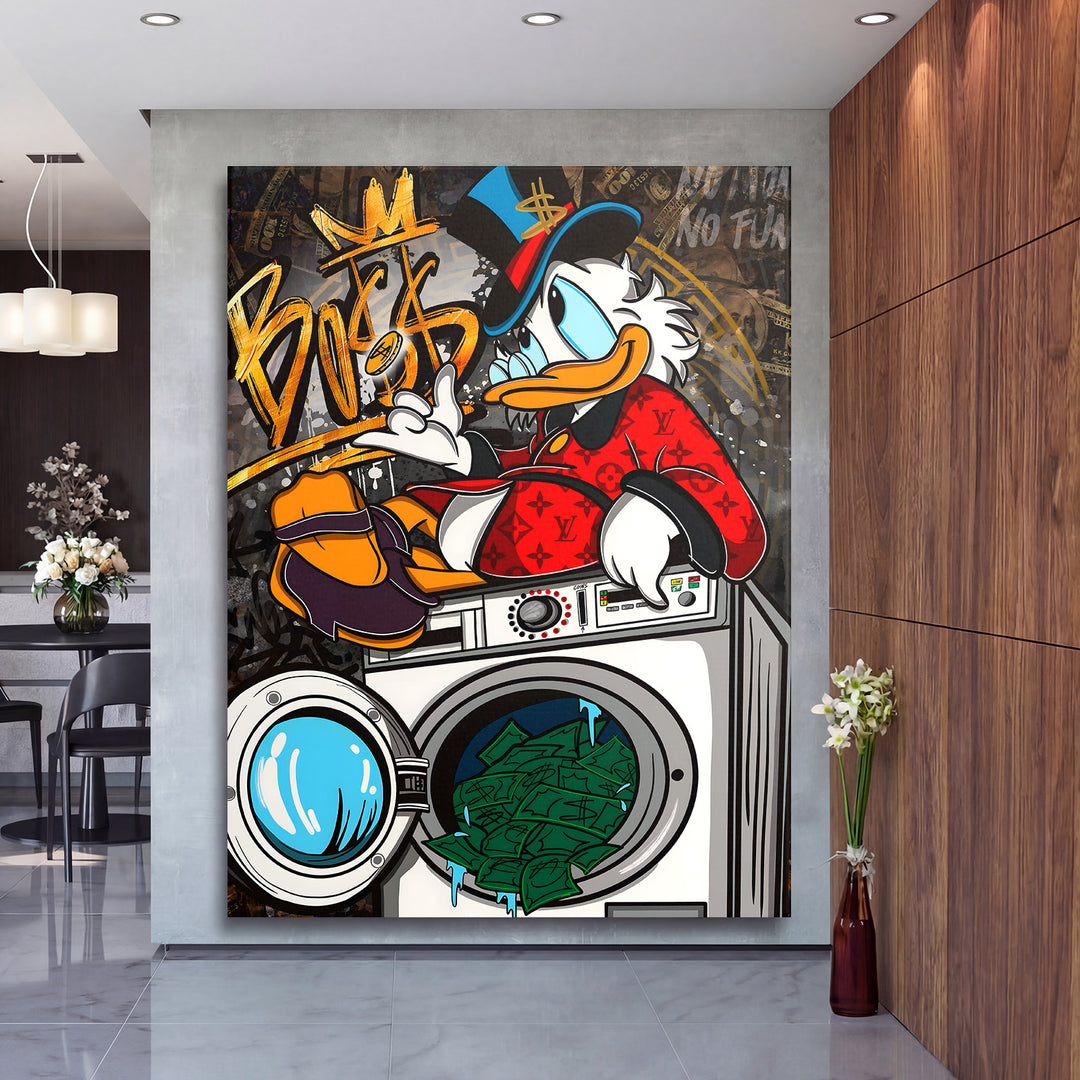 Motivační pop art obraz na plátně s kachnou sedící na pračce plné dolarů v obýváku