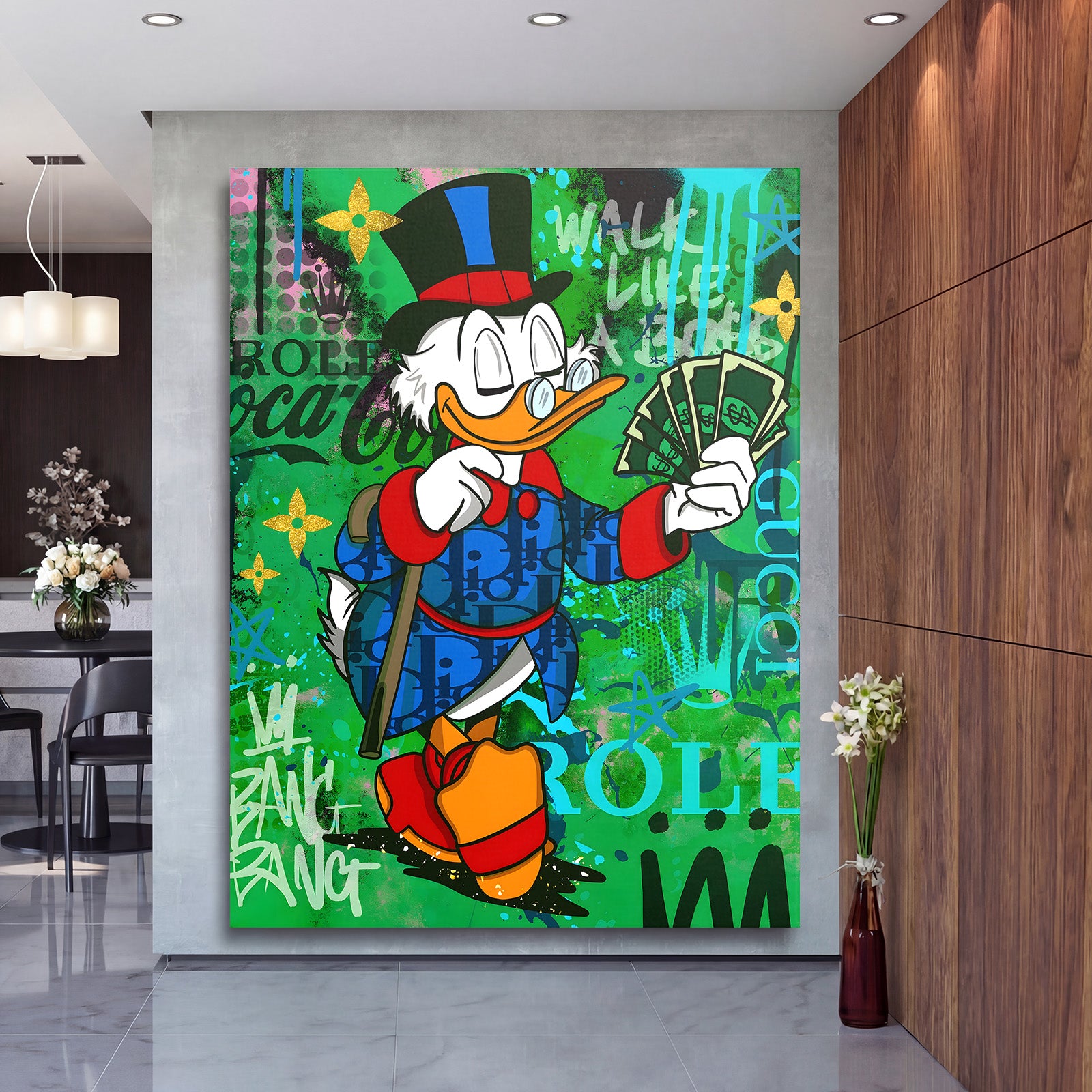 Pop art obraz na plátně s kačerem držícím bankovky a graffiti motivem v moderním interiéru