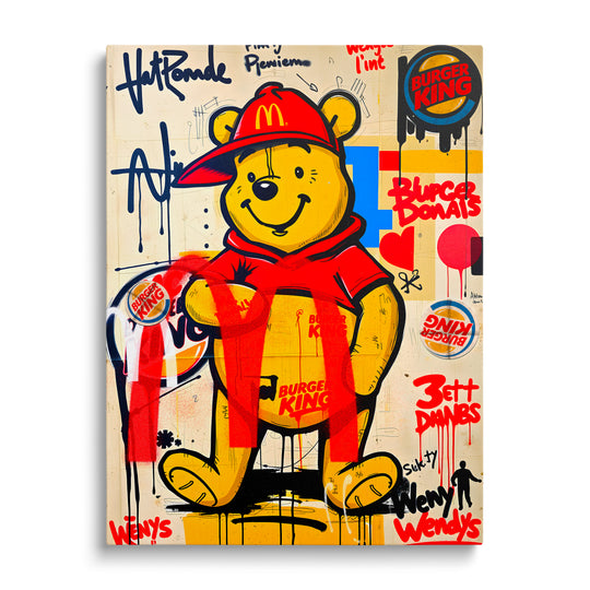 Pop art obraz na plátně s medvídkem Pooh v kšiltovce McDonald’s a graffiti logy Burger King a Wendy’s