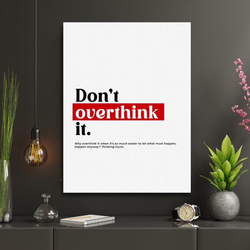 Motivační plakát Don't Overthink It jako minimalistický obraz na zeď v moderním interiéru