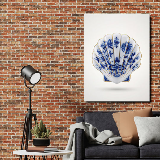 Moderní obraz na plátně s porcelánovou mušlí v minimalistickém stylu zavěšený na cihlové zdi